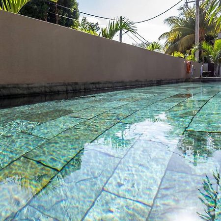 2 Bedroom Flat 15 Mins Walk From Flic En Flac Beach Экстерьер фото
