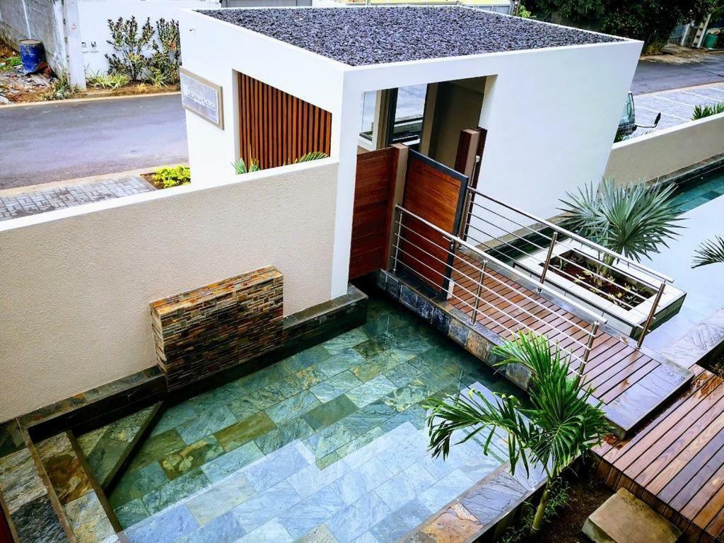 2 Bedroom Flat 15 Mins Walk From Flic En Flac Beach Экстерьер фото