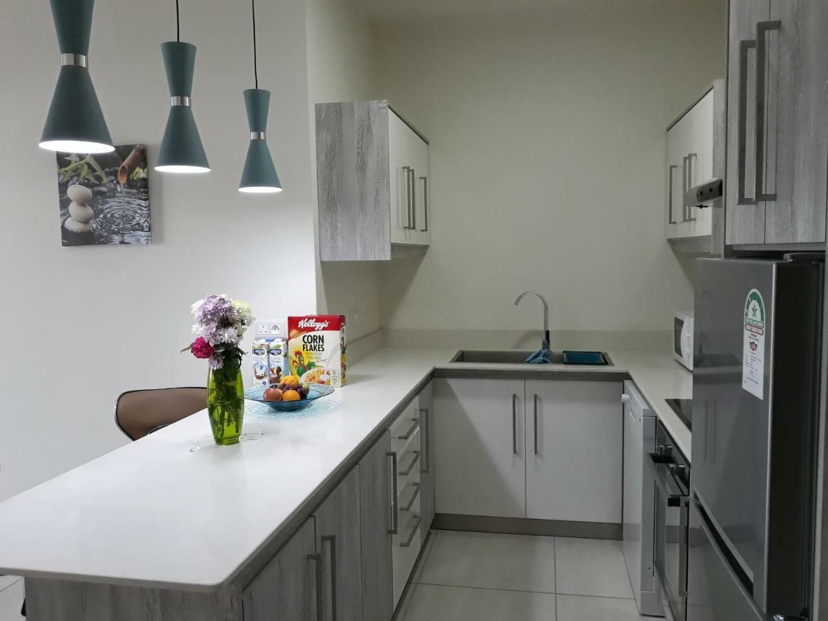 2 Bedroom Flat 15 Mins Walk From Flic En Flac Beach Экстерьер фото