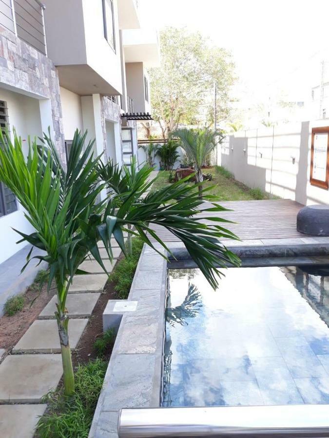 2 Bedroom Flat 15 Mins Walk From Flic En Flac Beach Экстерьер фото